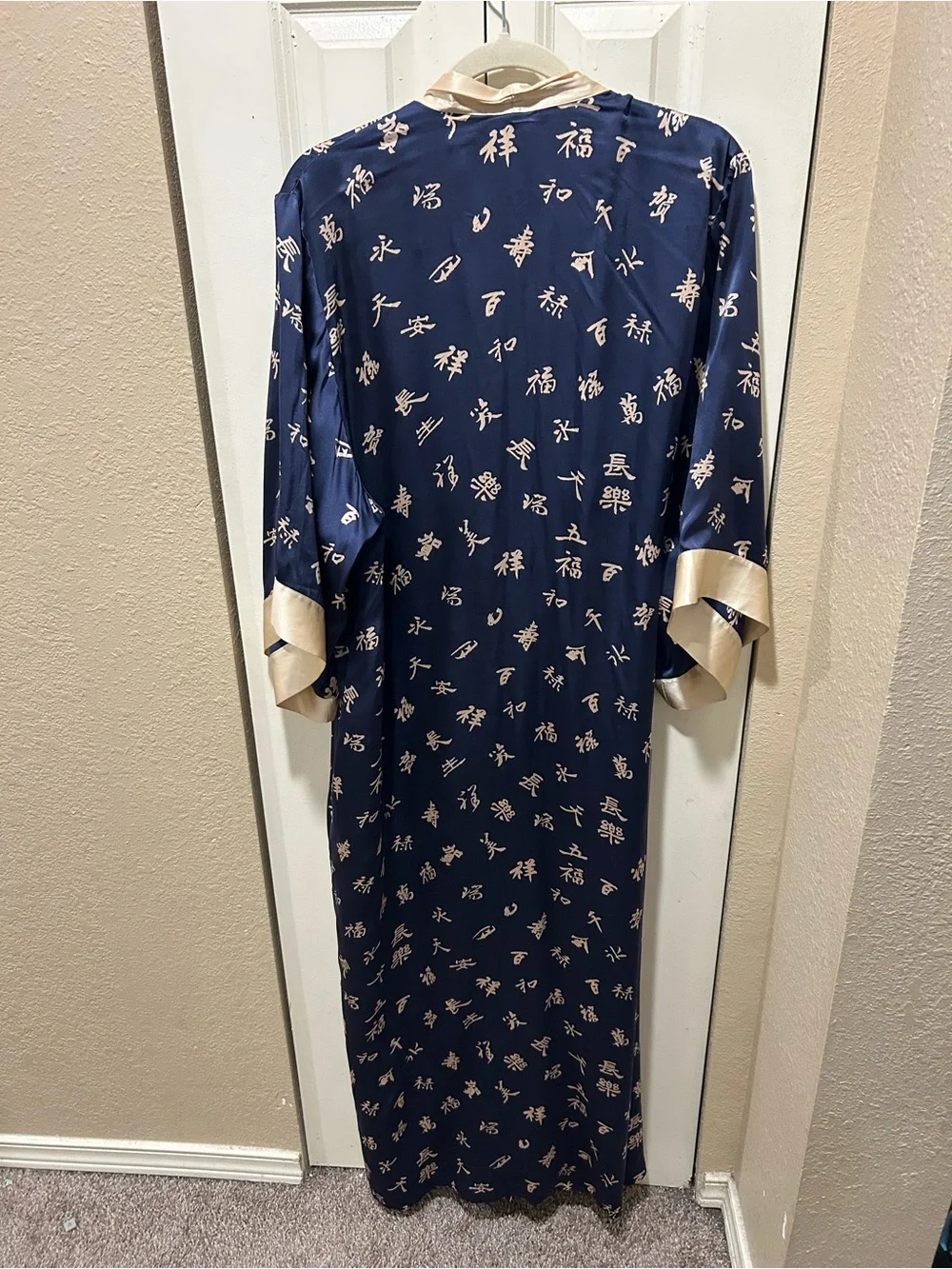 Silk 100% Robe  Kimono Made for a the Museum of Fine Arts Boston , size M